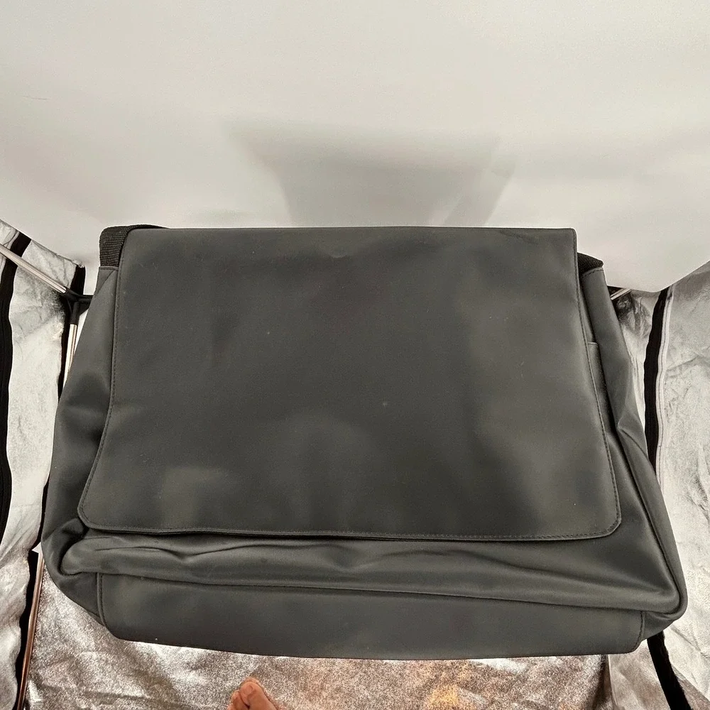 Carryland Black Messenger Bag Adjustable Strap Shoulder Crossbody Work Travel